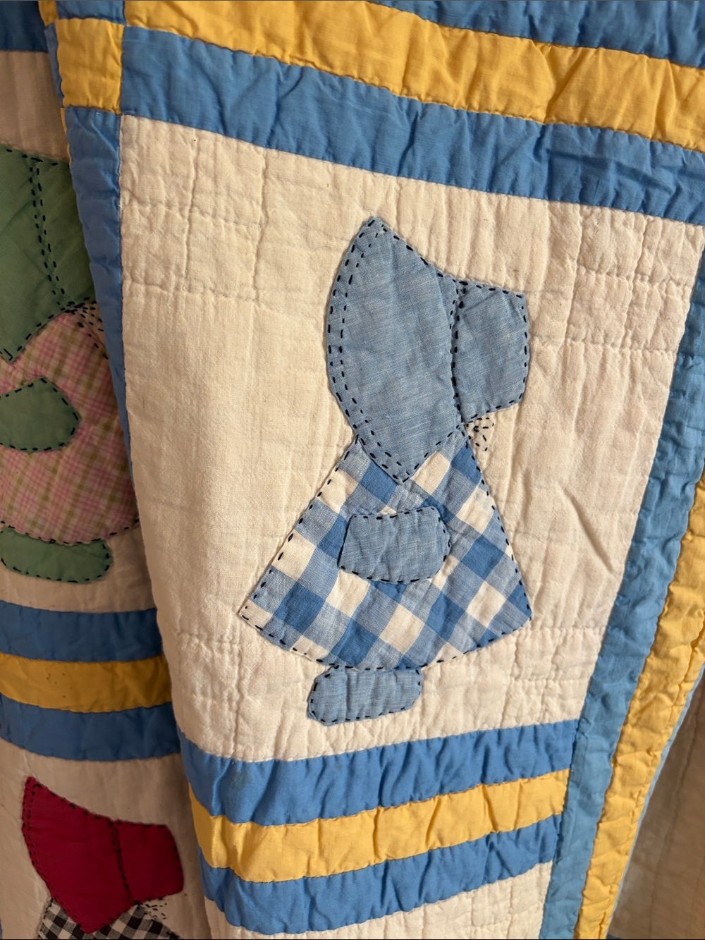 Antique Handmade Quilt- Charming “Dutch Girl” Pattern - Picture 6 of 12